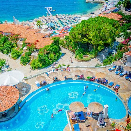 Bougainville Bay Hotel ซารานเดอ ภายนอก รูปภาพ Aerial view of the pool