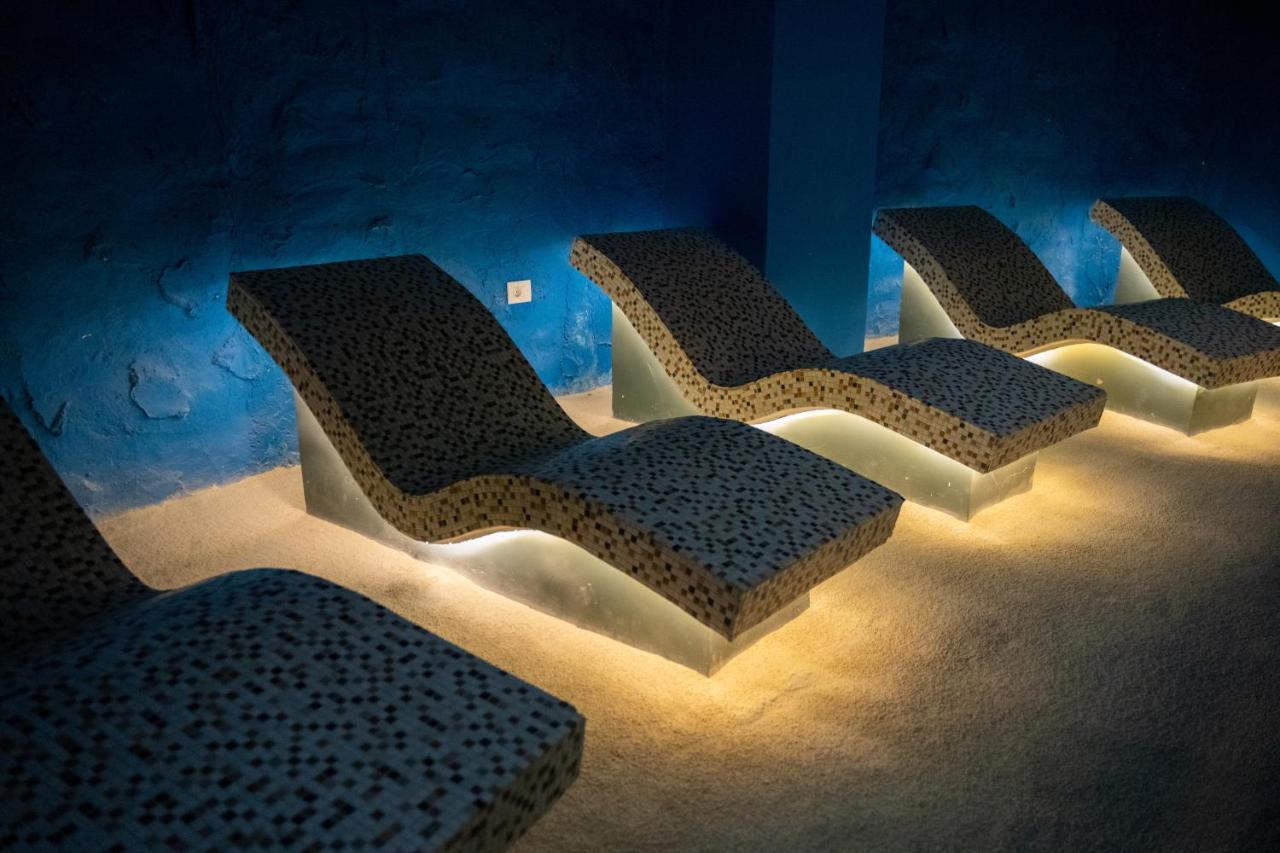 Bougainville Bay Hotel ซารานเดอ ภายนอก รูปภาพ Salt cave at the Salt & Sea Spa