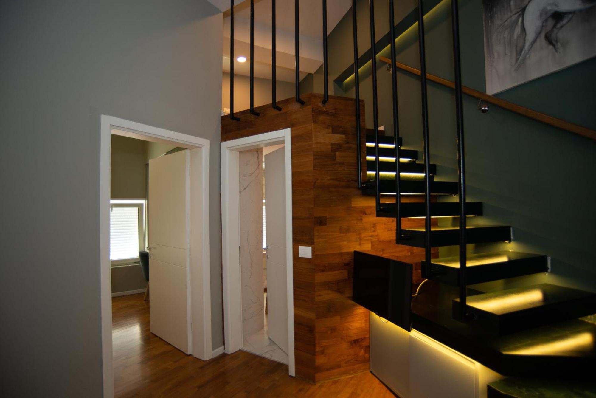 Bougainville Bay Hotel ซารานเดอ ภายนอก รูปภาพ A modern staircase