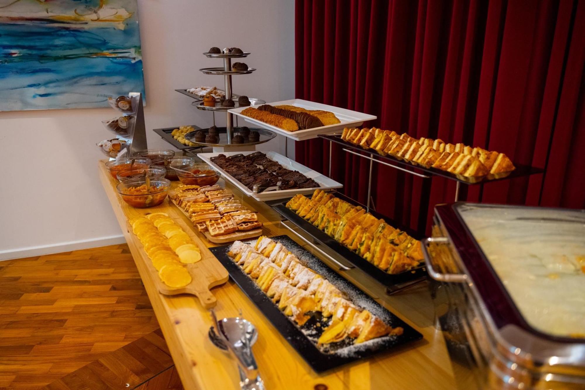 Bougainville Bay Hotel ซารานเดอ ภายนอก รูปภาพ A buffet