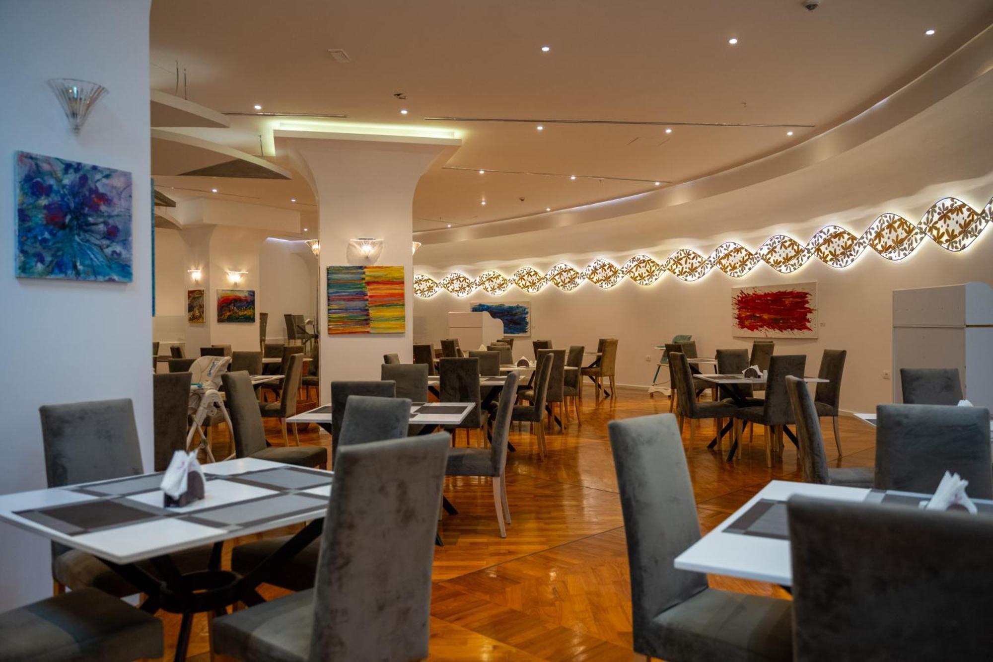 Bougainville Bay Hotel ซารานเดอ ภายนอก รูปภาพ The restaurant