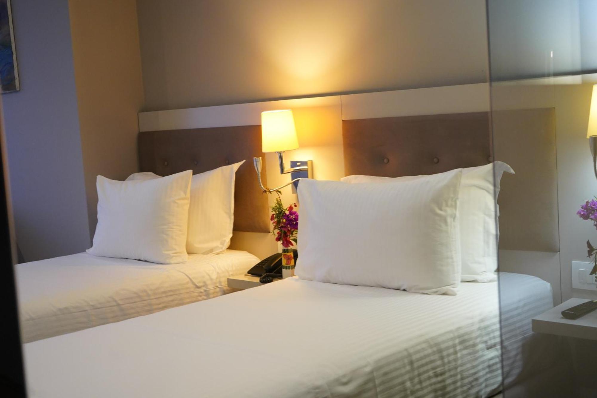 Bougainville Bay Hotel ซารานเดอ ภายนอก รูปภาพ